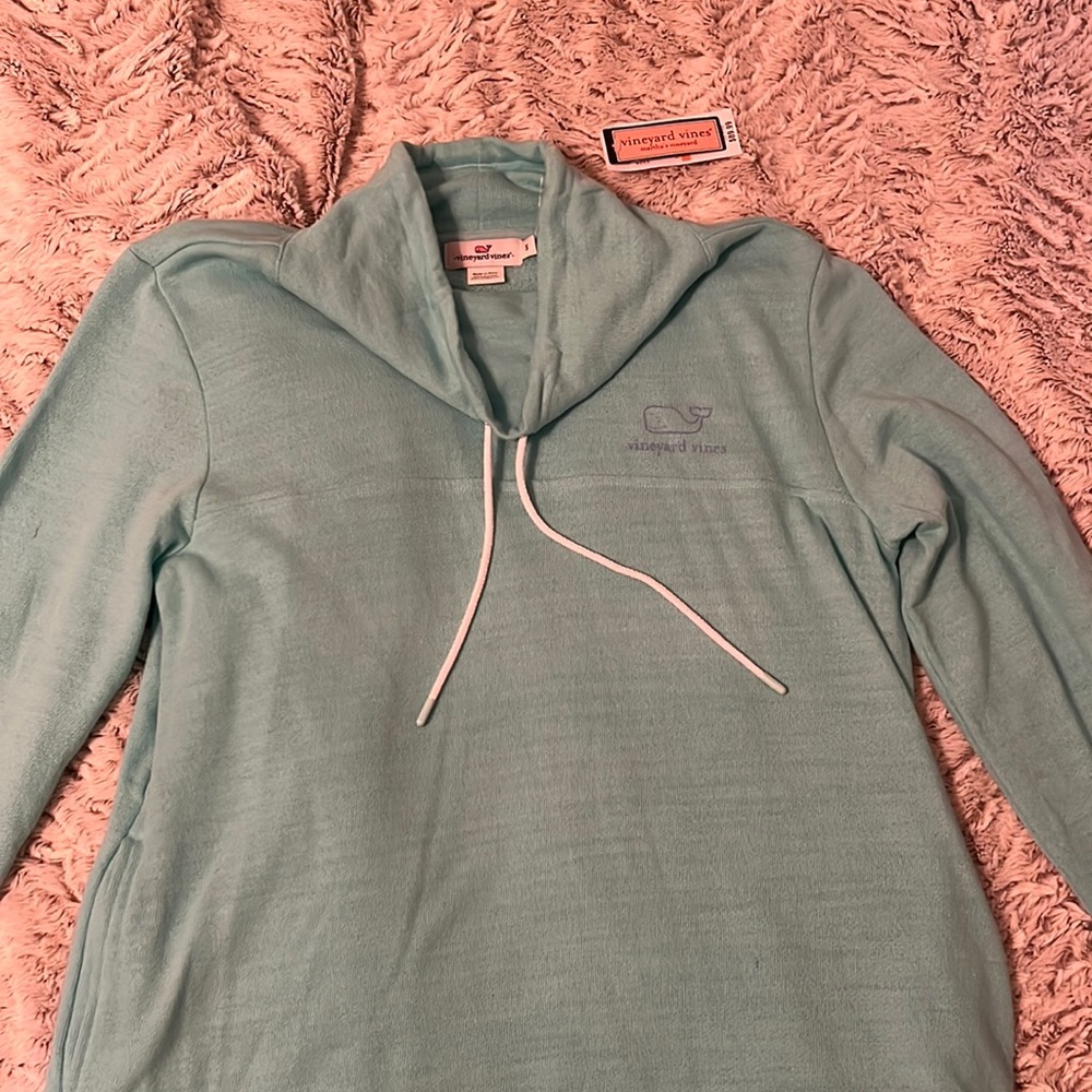 Never worn Vineyard Vines Pullover